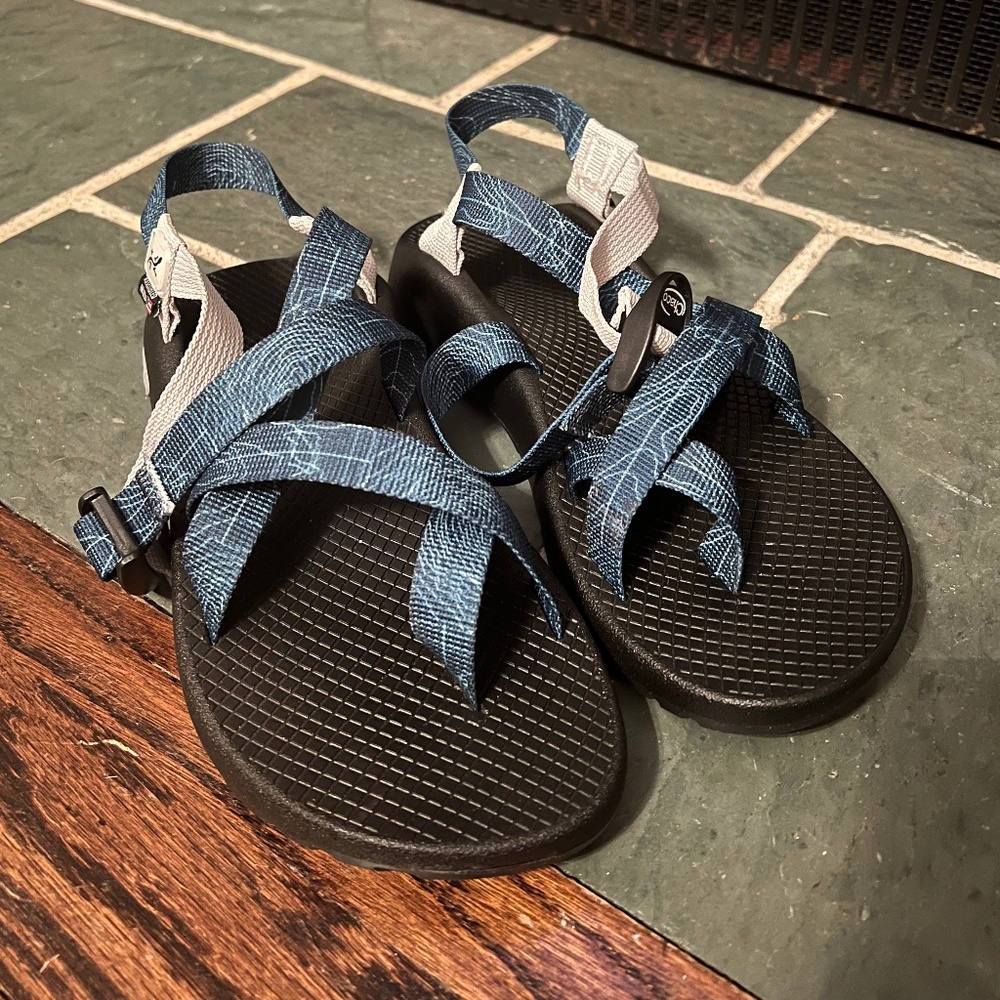 EUS Women’s Chacos Size 8